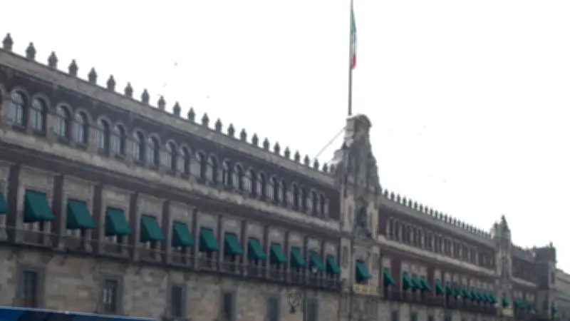 Infodemia rectifica y admite que imágenes de persona tomando sol en Palacio Nacional son reales