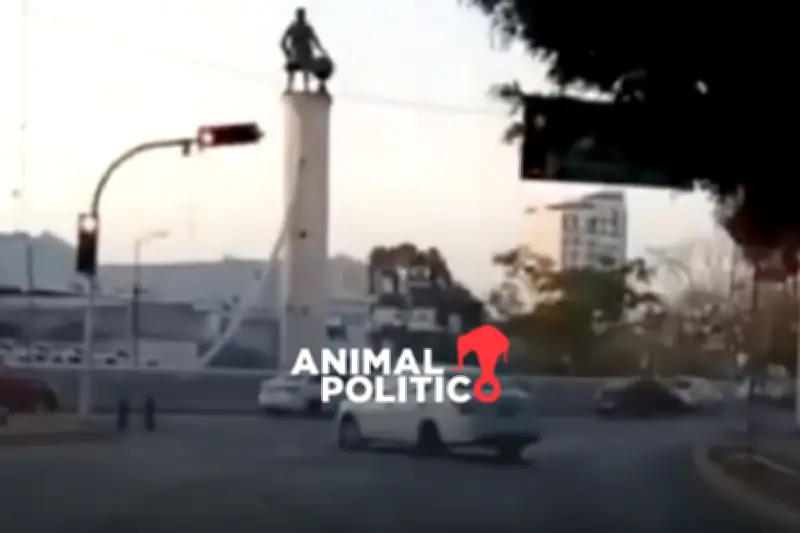 Intensa balacera en Glorieta Colón de Guadalajara deja vehículos con impactos