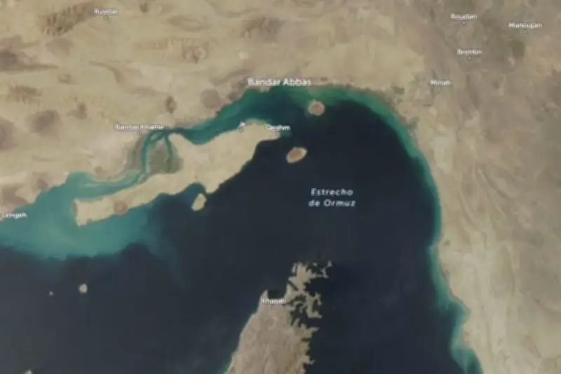 Irán advierte que barcos de EU e Israel son blancos legítimos en el Estrecho de Ormuz