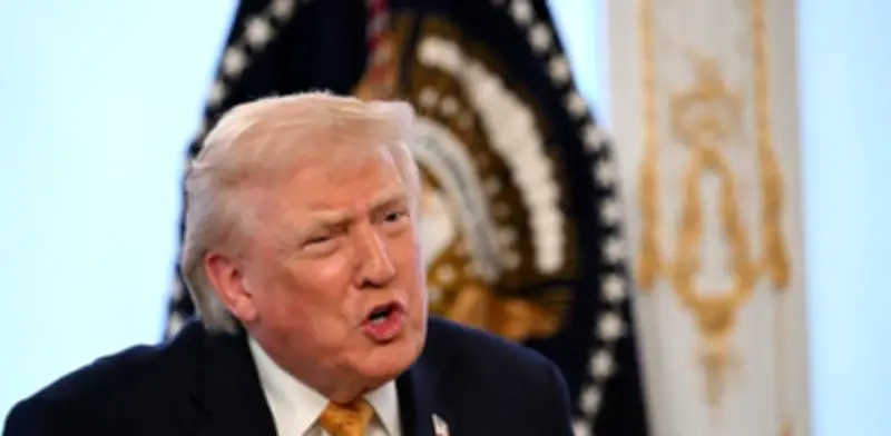 Irán amenaza con bloquear el petróleo del Golfo; Trump advierte represalias masivas