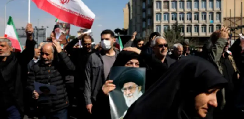 Irán ataca bases de EU en Kuwait y promete más bombardeos; Israel responde en Líbano