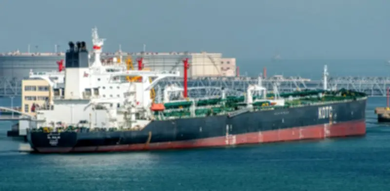 Irán desafía a Trump con ataque a superpetrolero kuwaití en Dubái