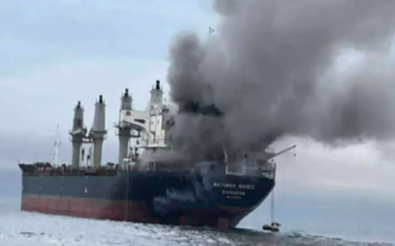 Irán intensifica ataques en Golfo Pérsico: barcos, aeropuerto y petróleo en la mira