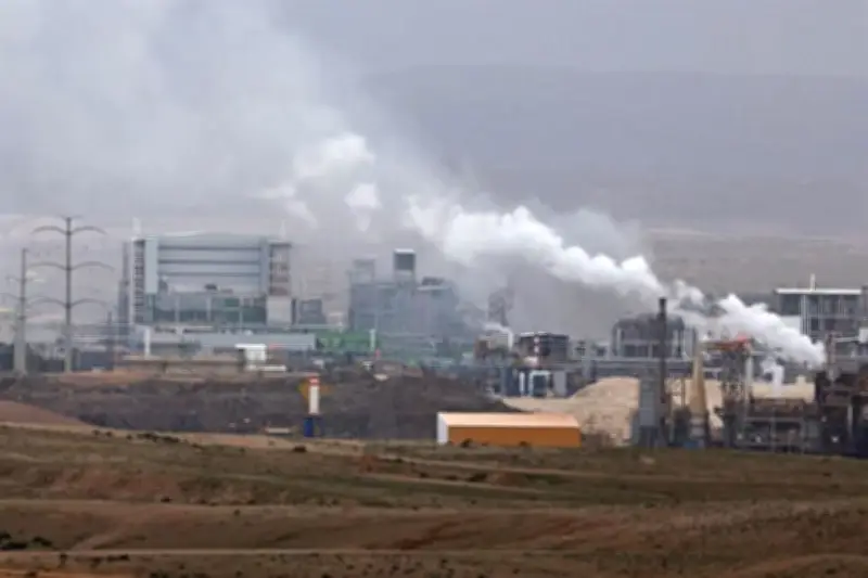 Irán Lanza Ataque con Drones y Misiles contra Complejo Industrial en Israel