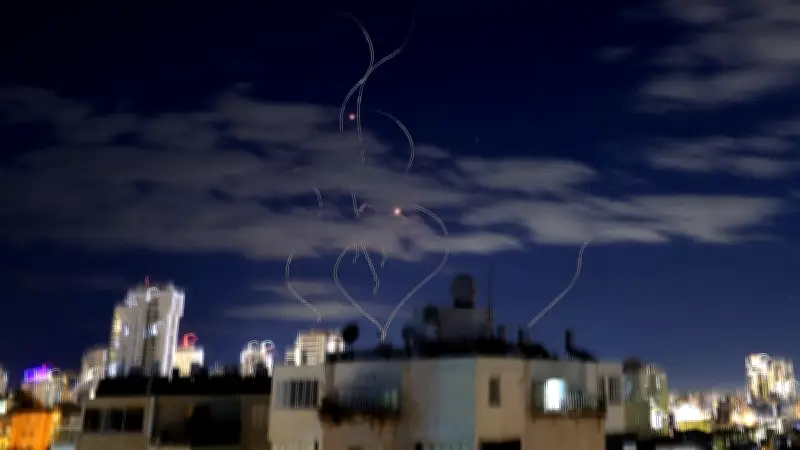 Irán lanza misiles contra Israel tras nombramiento de nuevo líder supremo Mojtaba Jamenei