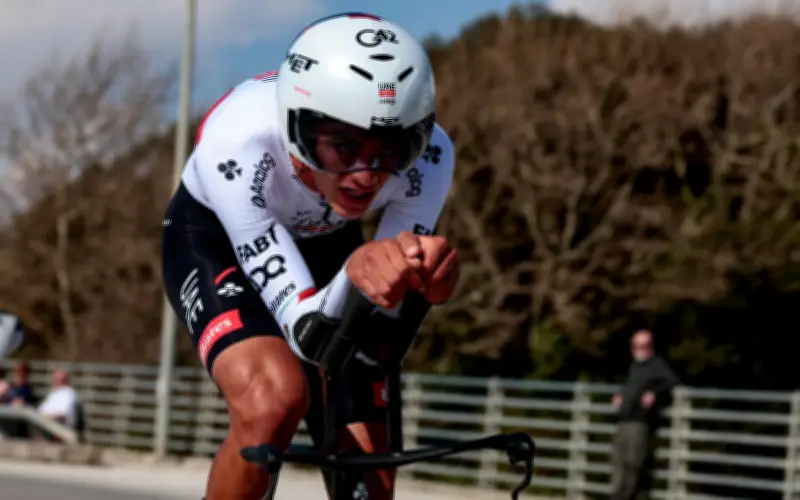 Isaac del Toro brilla en el Top 10 de la Tirreno-Adriático 2026, a 36 segundos del líder