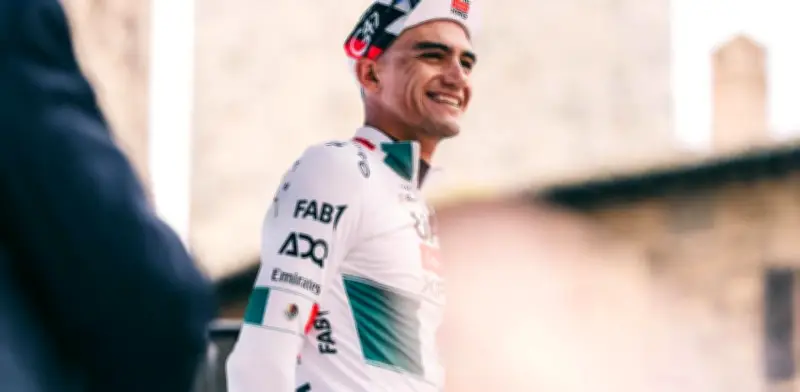 Isaac del Toro defiende triple corona en etapa crucial de Tirreno-Adriático