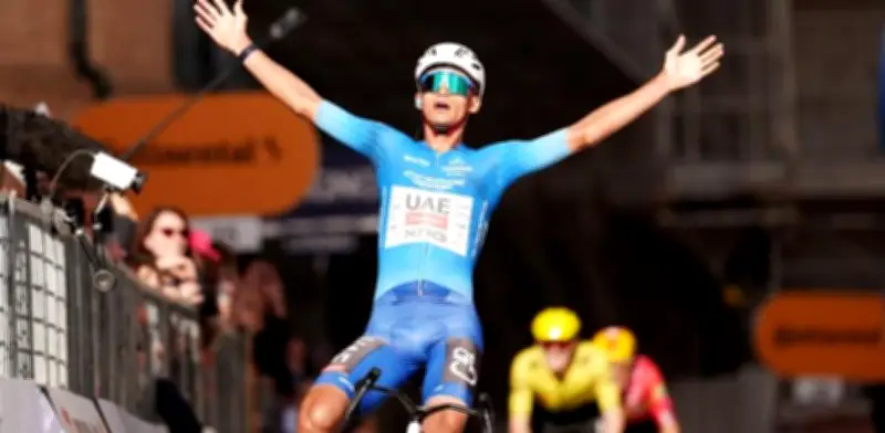 Isaac del Toro gana etapa 6 de Tirreno-Adriático y se acerca al título histórico