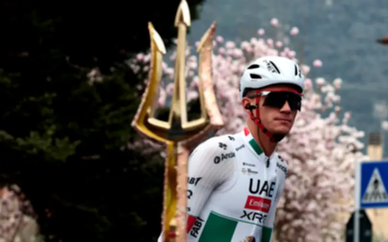 Isaac del Toro Lidera Tirreno-Adriático Tras Emocionante Segunda Etapa