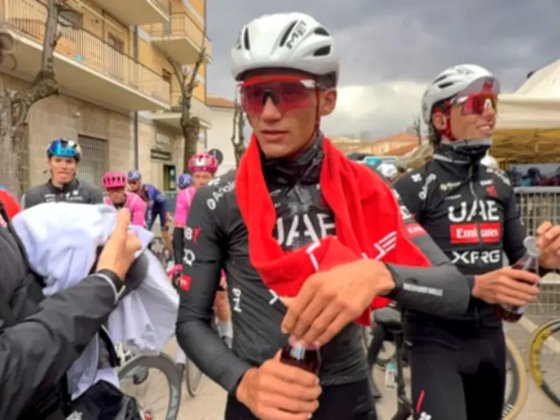 Isaac del Toro mantiene liderato en Tirreno-Adriático 2026 tras tercera etapa