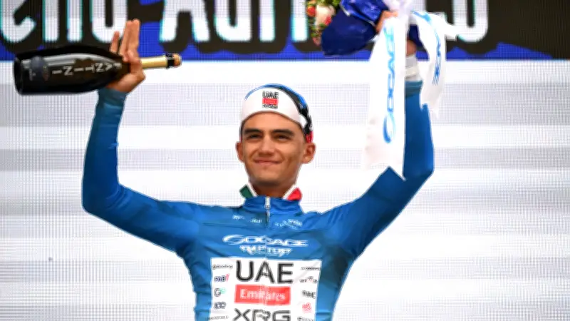 Isaac del Toro recupera el liderato de la Tirreno-Adriático 2026 tras brillante actuación