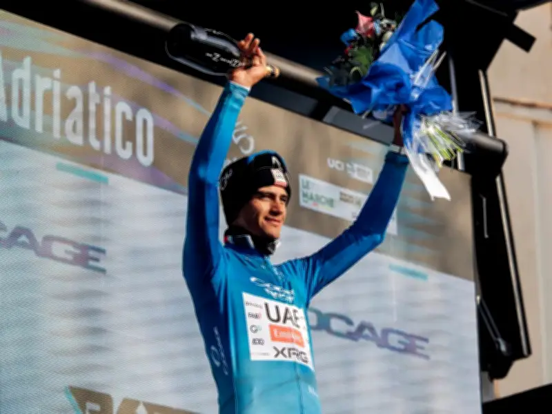 Isaac del Toro recupera el liderato en la Tirreno-Adriático 2026 tras épica quinta etapa