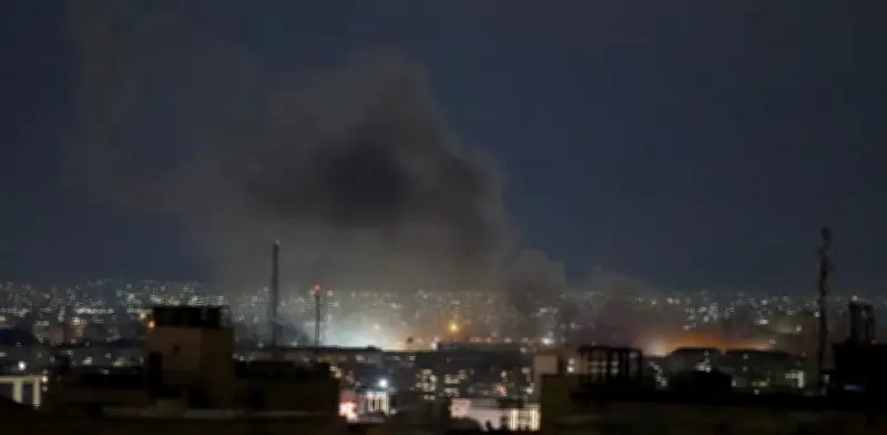 Israel ataca centro naval iraní mientras explosiones sacuden Teherán en escalada bélica