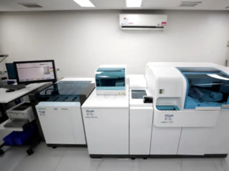 ISSSTE moderniza laboratorio con equipos únicos en sector público