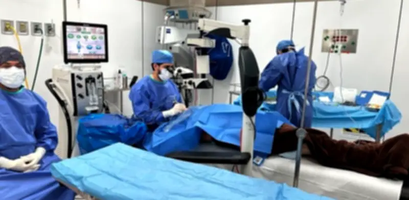 ISSSTE restaura visión a 53 adultos mayores mediante exitosas cirugías de cataratas