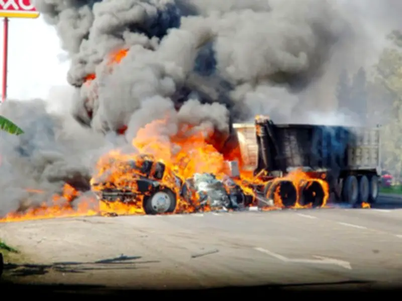 Jalisco: Más de mil vehículos y 400 negocios dañados tras caída del 'Mencho'