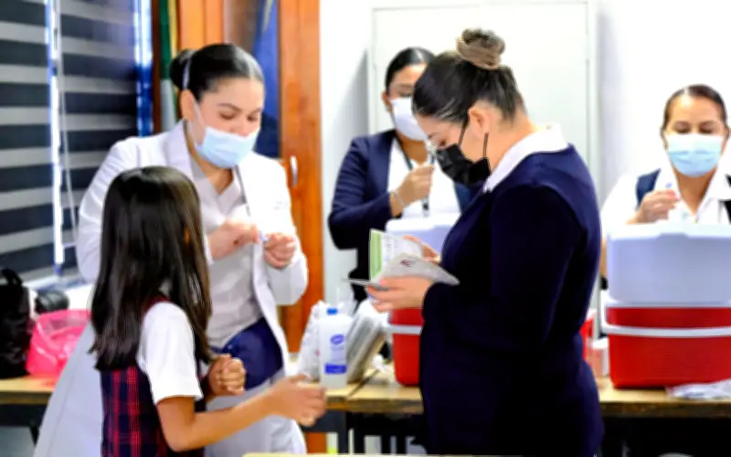 Jalisco revisará cartillas de vacunación en escuelas básicas desde este jueves