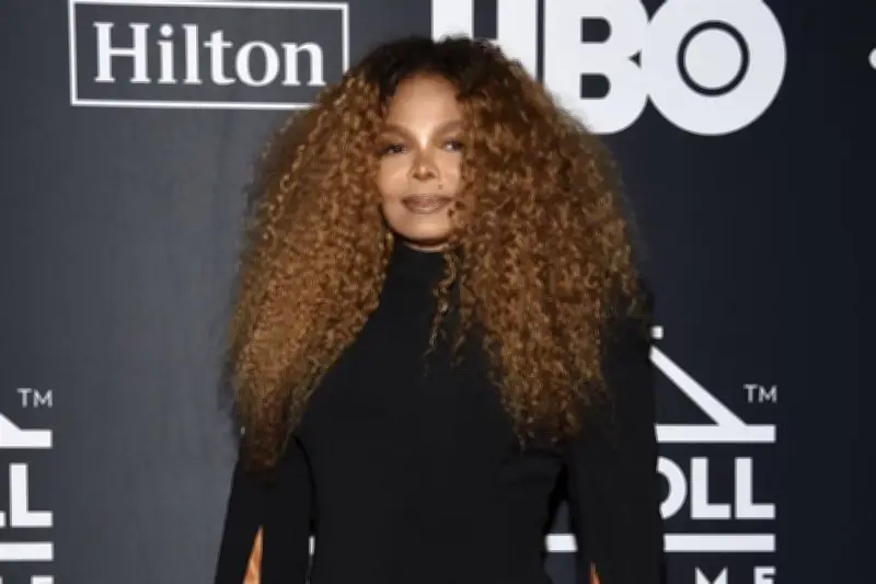 Janet Jackson molesta por biopic de Michael Jackson sin su aprobación