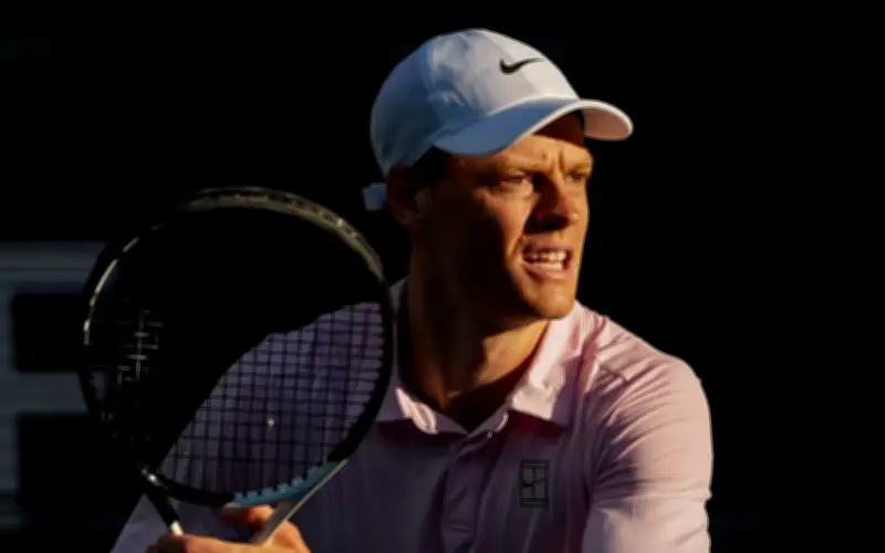 Jannik Sinner avanza a semifinales del Masters 1000 de Miami con contundente triunfo