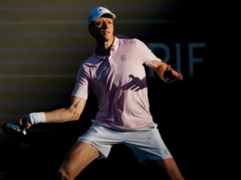 Jannik Sinner avanza a semifinales en Miami y extiende su récord de sets ganados