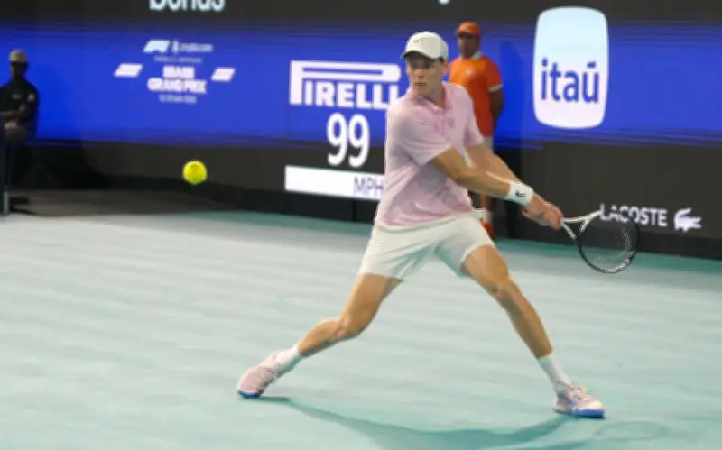 Jannik Sinner avanza sin problemas a octavos en el Abierto de Miami