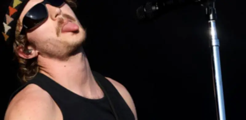 Joe Keery, de Stranger Things, recorre CDMX antes de su concierto como DJO en el Pepsi Center