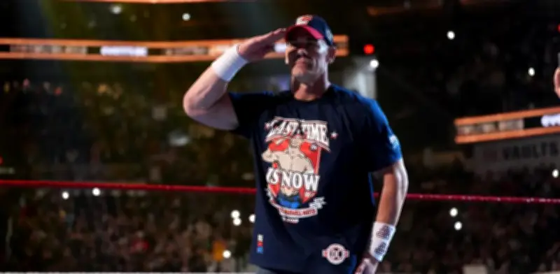 John Cena brinda emotivo abrazo a fan con cáncer en evento de la MegaCon Orlando