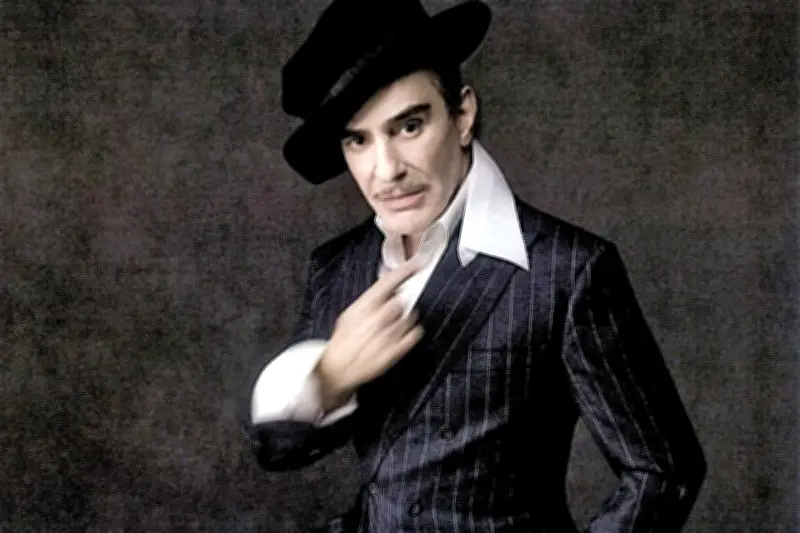 John Galliano Regresa a la Moda con Nueva Colección en París