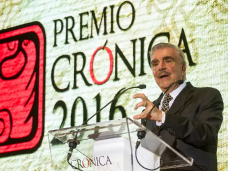 Jorge Kahwagi Gastine y su legado de reconocimiento en los Premios Crónica