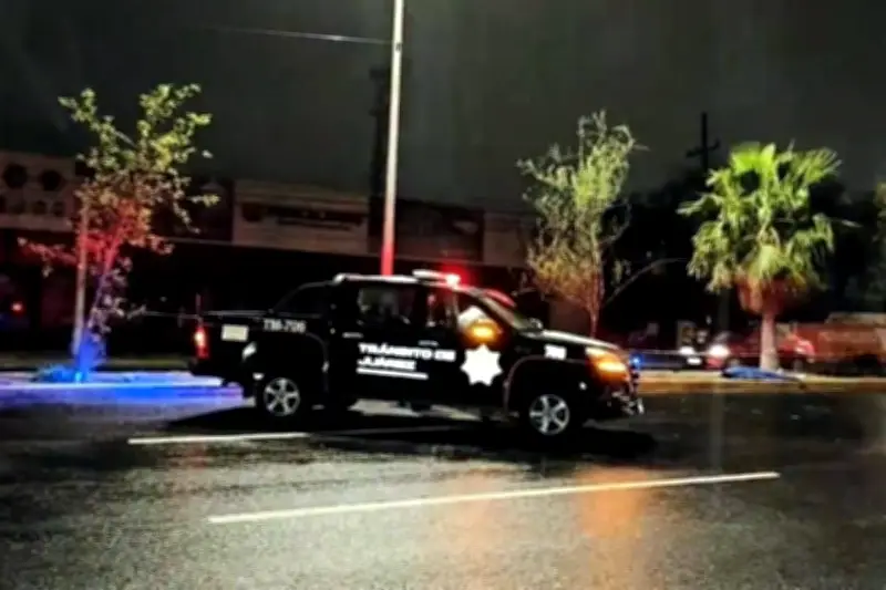 Joven pierde la vida tras acelerar motocicleta y derrapar en carretera