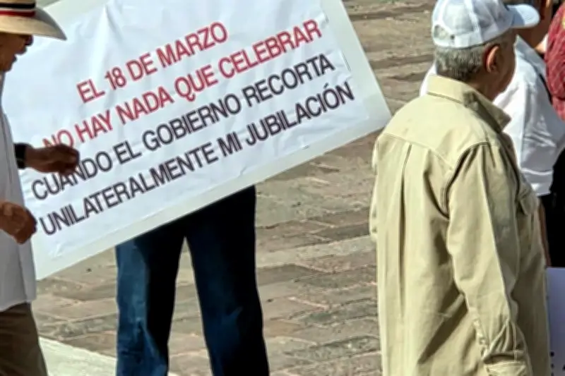 Jubilados protestan contra reforma que reduce pensiones en México