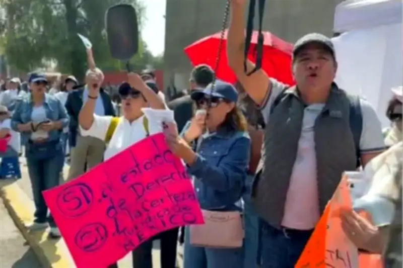 Jubilados protestan en San Lázaro contra reforma que afecta sus pensiones