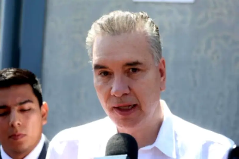 Juez suspende por 18 meses caso de Waldo contra Karina Gutiérrez