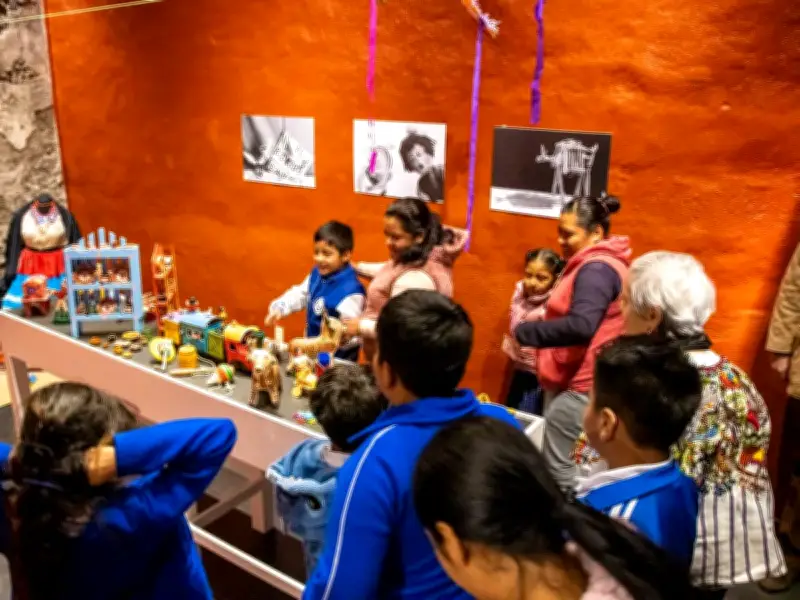 Juguetes Tradicionales Mexicanos: Puentes de Identidad y Aprendizaje Cultural