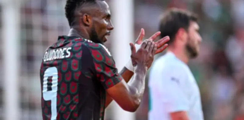 Julián Quiñones lidera la tabla de goleo en Arabia con doblete clave