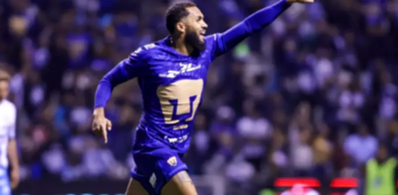 Juninho brilla en Pumas: iguala en 2 meses sus goles de todo 2025 en Brasil