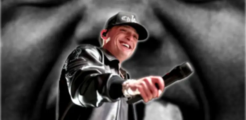 Kanye West y Peso Pluma rinden homenaje al Chapulín Colorado en nueva canción