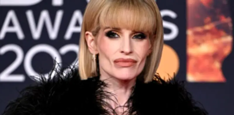 Kelly Osbourne enfrenta críticas por su aspecto físico en los Brit Awards 2026