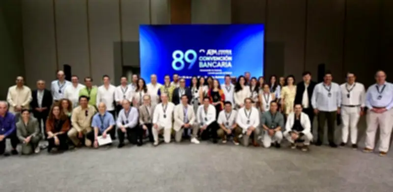 Kenia López Rabadán destaca que seguridad y democracia son clave para crecimiento bancario