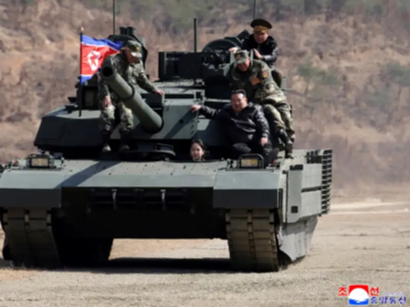 Kim Ju-ae conduce tanque antidrones junto a su padre Kim Jong-un en ejercicios militares