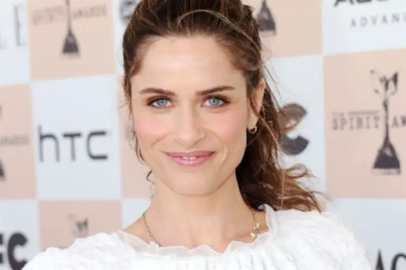 La actriz Amanda Peet comparte su diagnóstico de cáncer de mama con el público