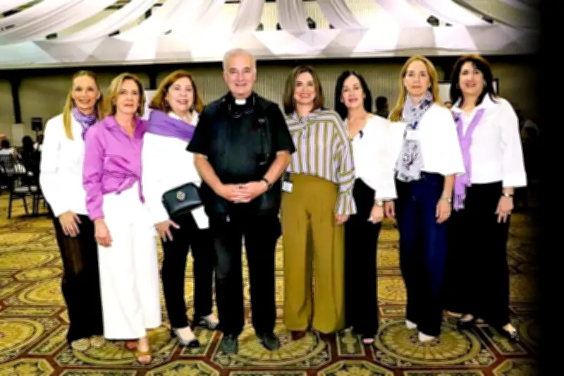 La alta sociedad mexicana se reúne en una noche de reflexión y solidaridad