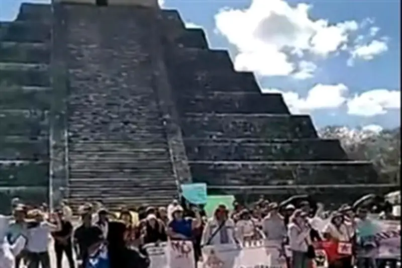 La CNTE protesta en Chichén Itzá tras evento del Mundial de la FIFA