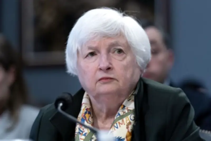La Fed se muestra más cautelosa para recortar tasas por conflicto comercial, según Yellen