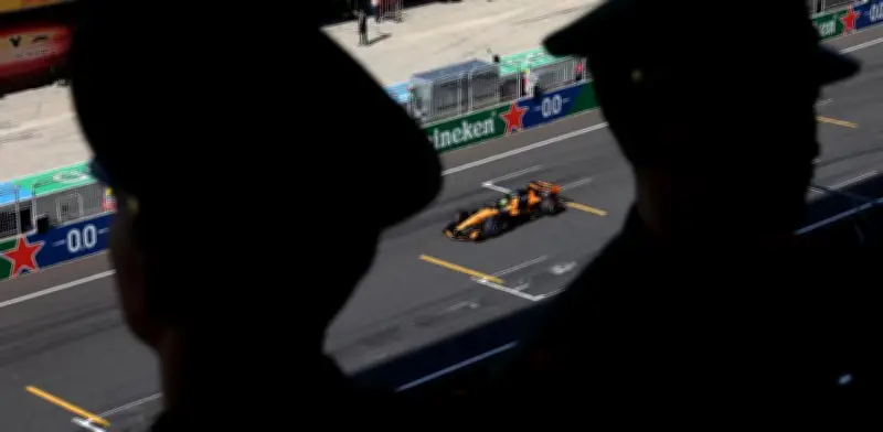 La Guerra Paraliza el Deporte Mundial: Cancelaciones Masivas en F1, Fútbol y Tenis