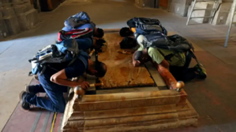 La Pascua: Significado y la Importancia del Santo Sepulcro en Semana Santa