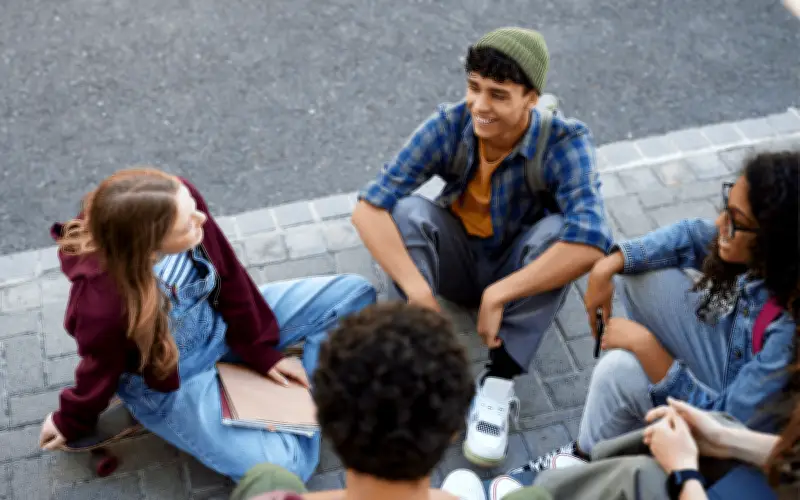 La psicología revela por qué algunas personas siempre dan explicaciones detalladas