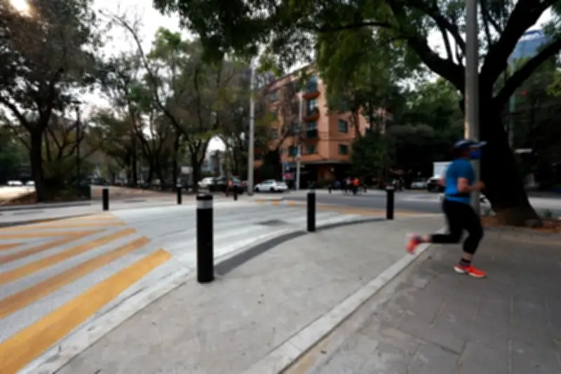 La Roma estrena calle modelo: peatones y ciclistas ganan espacio vial