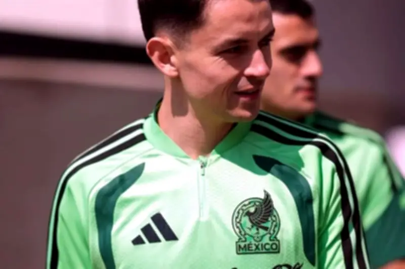 La Selección Mexicana de Fútbol Da la Bienvenida al Defensa Español Fidalgo