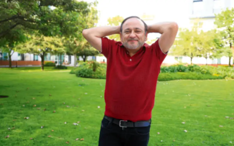 Lalo España revela un México íntimo en 'Más tequila', alejado de estereotipos